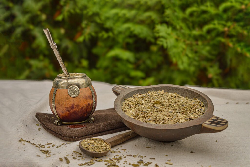 yerba orgánica de campo con mate
